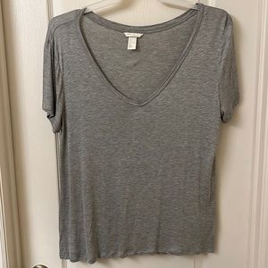 Basic H&M gray V neck oversized large t-shirt EUC